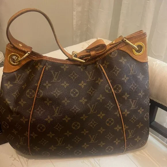 Louis Vuitton Galliera PM Monogram – Discontinued – Priced to Reflect Wear - Picture 2 of 8
